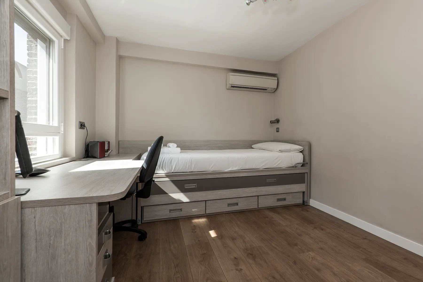 Maximize Small Spaces with Multi-Use Furniture